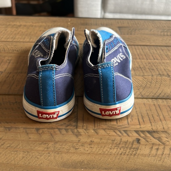 Levi’s Slip On - Size 4 - Picture 3 of 8